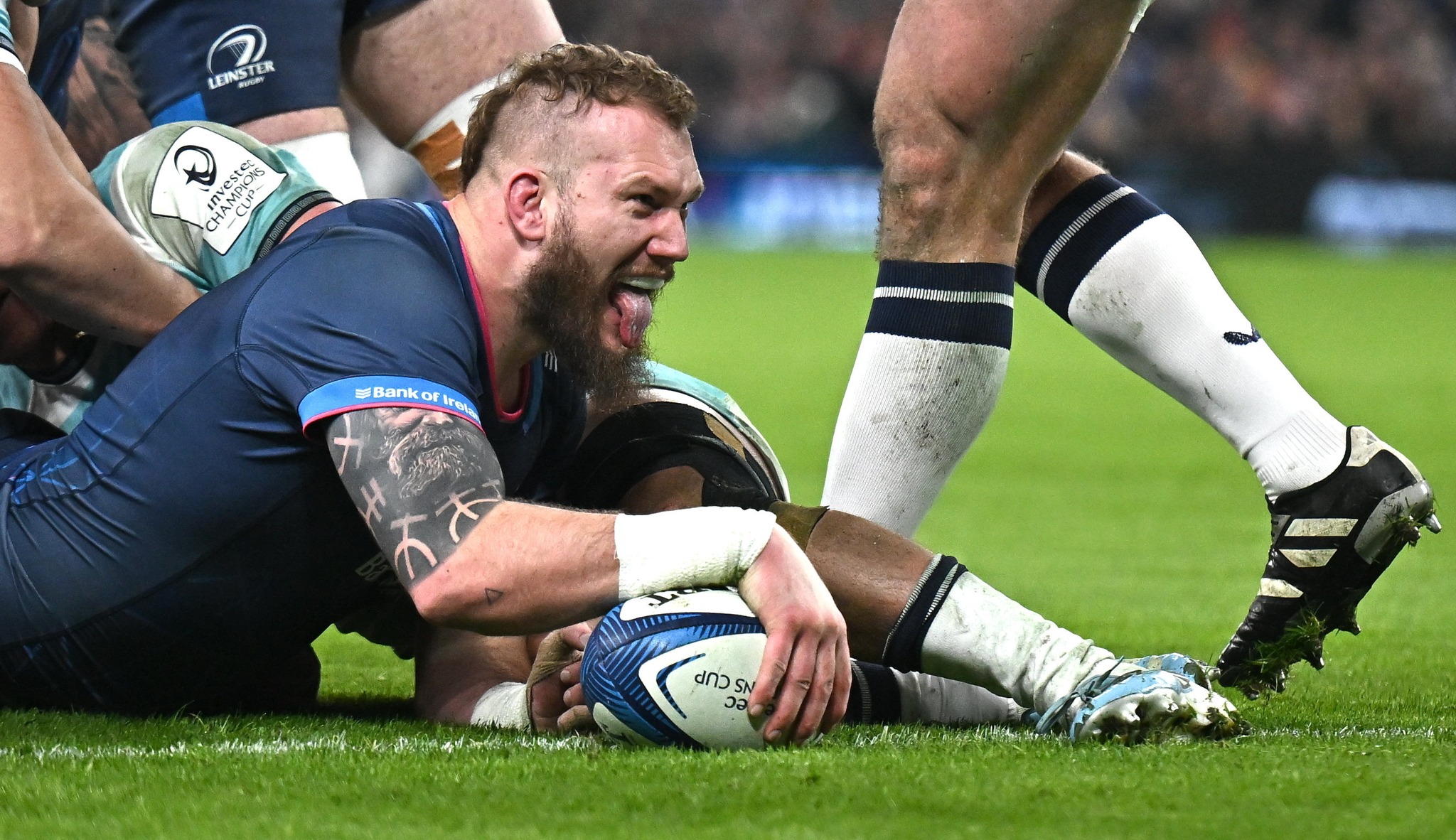 Bok-slot RG Snyman is tydens ’n Leinster-wedstryd teen Scarlets beseer.