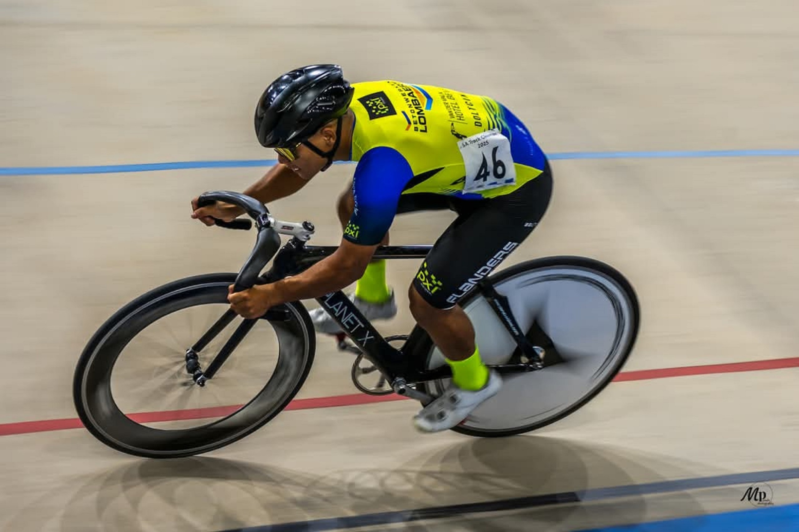 Sparkles Schultz, een van die land se voorste fietsryers.