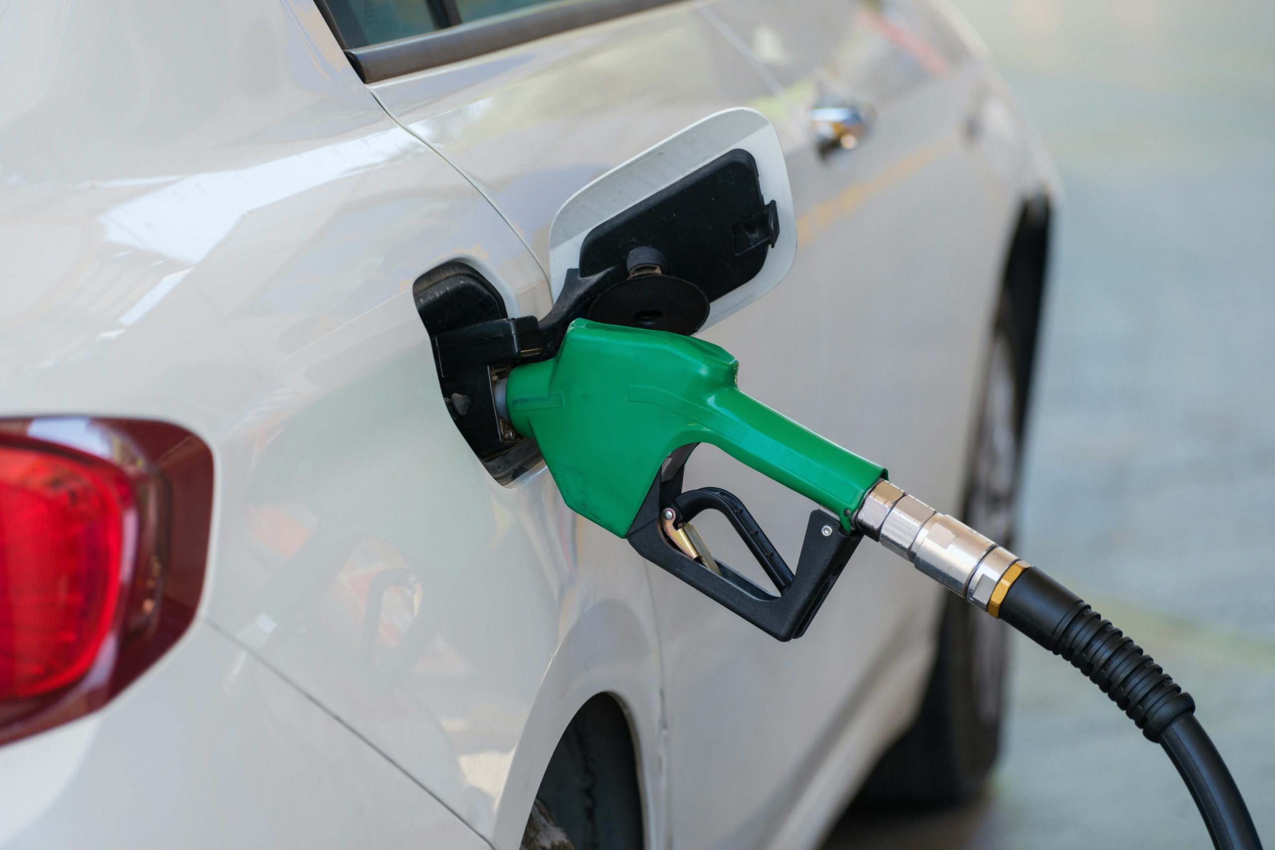 Motoriste kan in April een van die grootste brandstofprysverhogings nóg verwag. Foto: Pexels