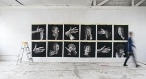 Henk Serfontein wys sy handewerk in Pole