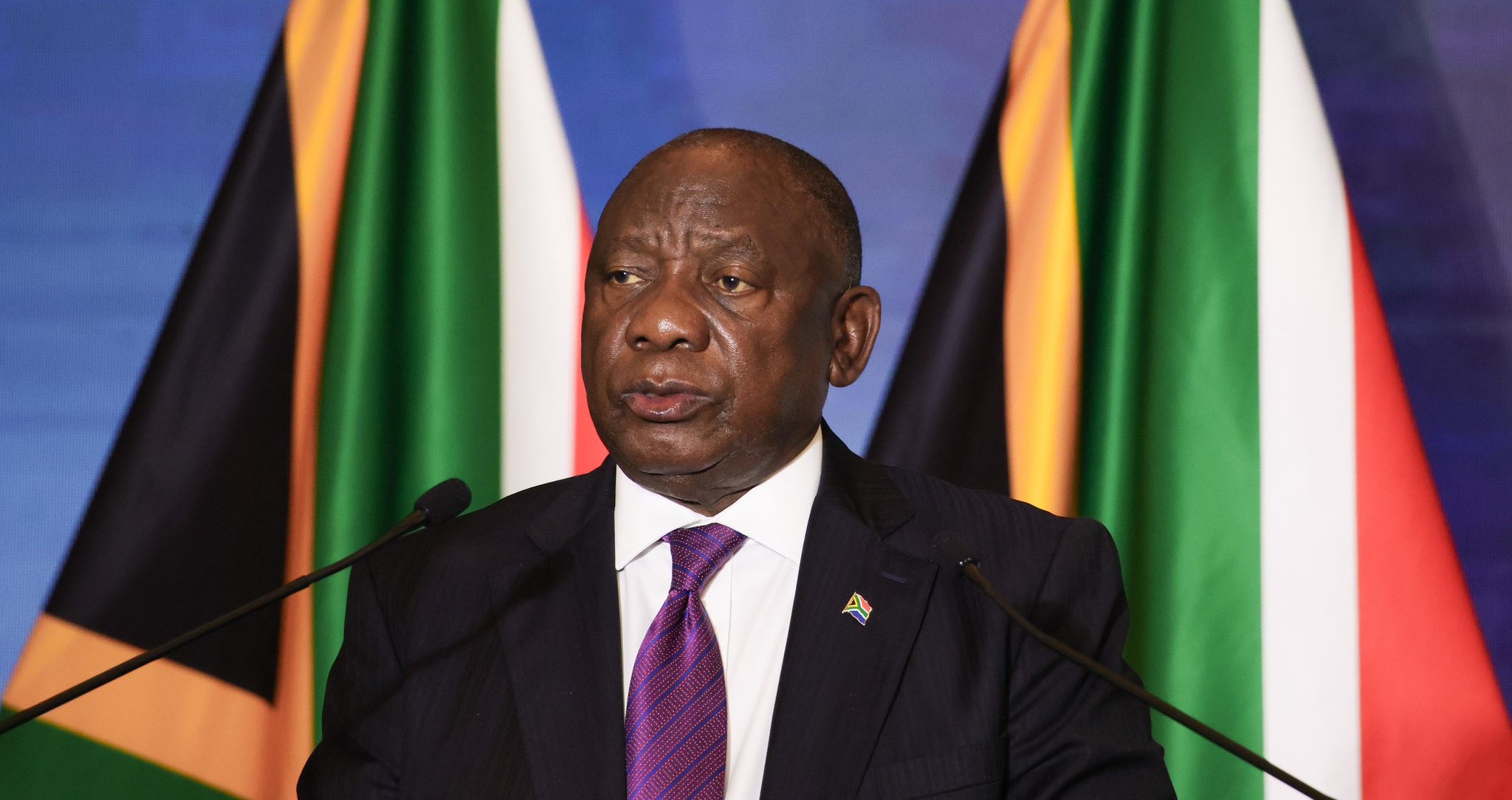 Pres. Ramaphosa skors polisiehoof, genl. Fannie Masemola, tot sy hofsaak afgehandel is