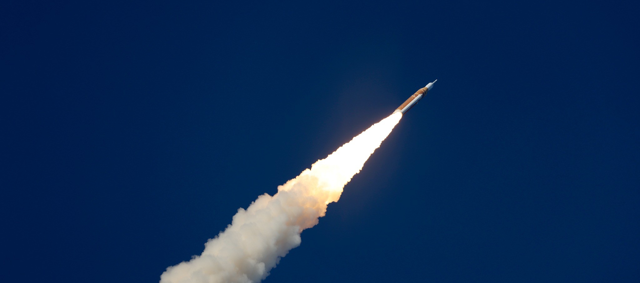 Die Orion-ruimtetuig op pad na die Maan.