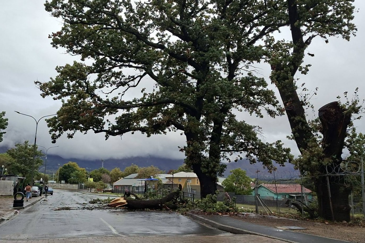 Verskeie dele van die Wes-Kaap sonder krag weens gure weer