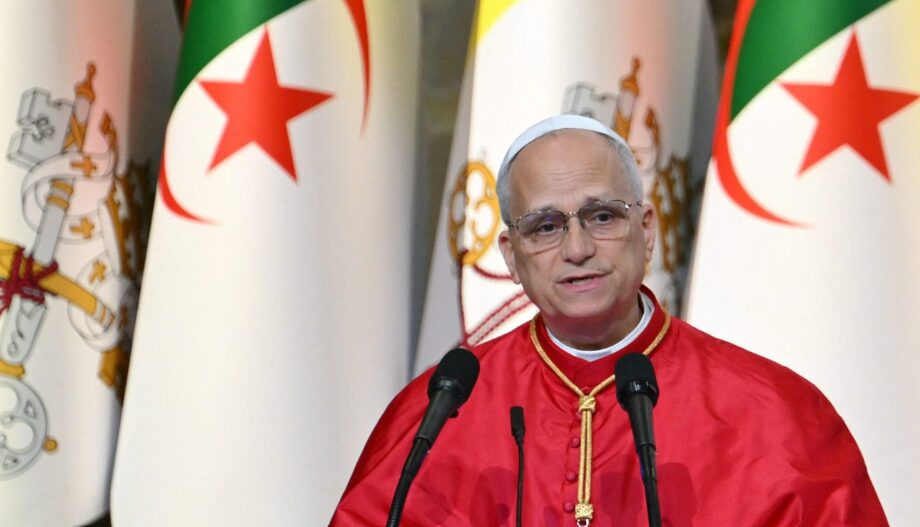 Pope Leo XIV het Donald Trump se dreigement om ’n “hele beskawing” in Iran te vernietig as “heeltemal onaanvaarbaar” bestempel.