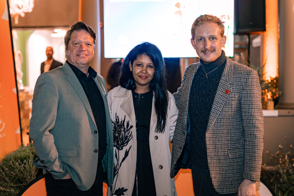 Feesdirekteur, Michael Garbett, saam met Gerrie Lemmer en Magon Mouton van die ATKV.