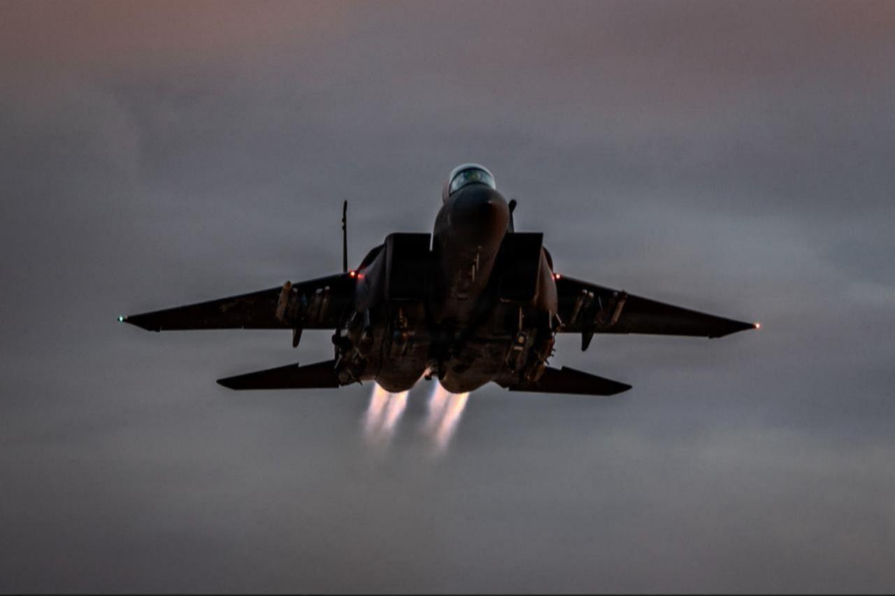 ’n Amerikaanse Lugmag F-15E Strike Eagle-vegvliegtuig vertrek vanaf ’n basis in die Midde-Ooste op 18 Januarie vanjaar. Foto: Amerikaanse Lugmag