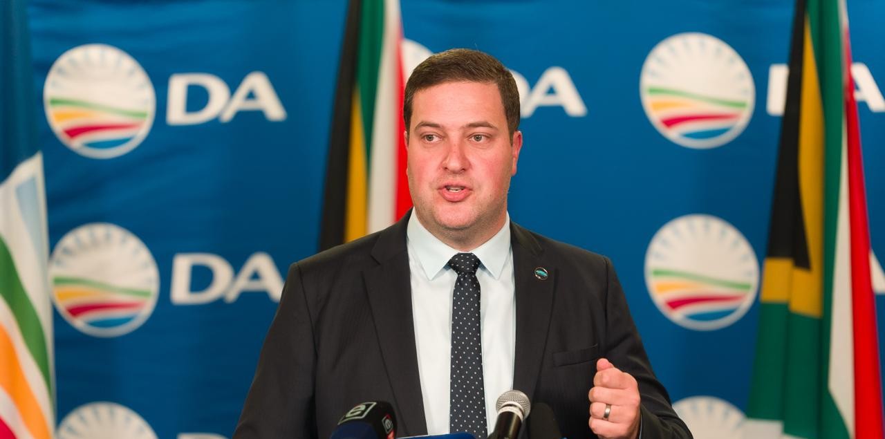 Geordin Hill-Lewis oor Phala Phala-uitspraak: Dít trek ’n duidelike lyn tussen die DA en die ANC