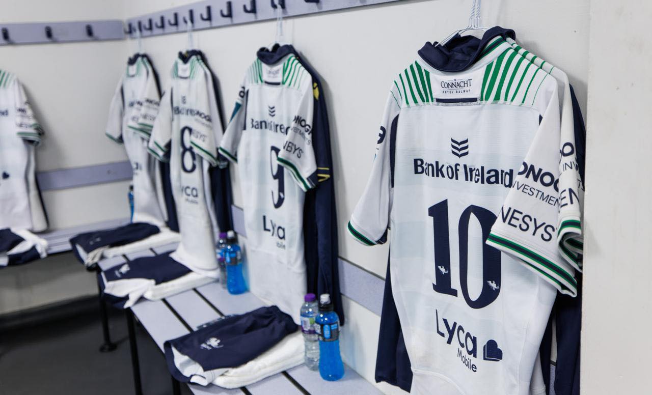 Die Glasgow Warriors het vir Connacht in die eerste kwarteindstryd gewen.
