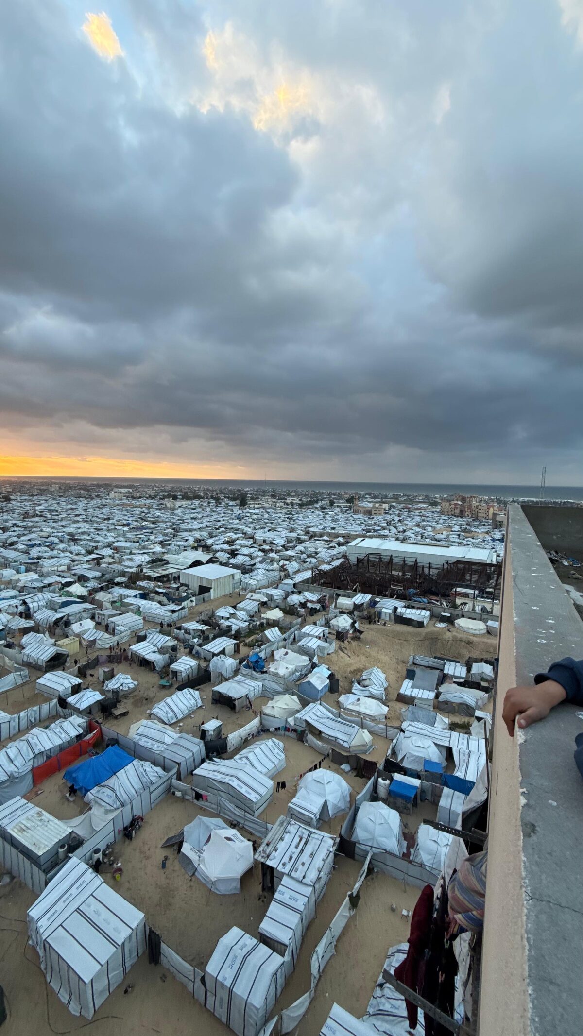 Die tentkamp in Gasa waar die Palestyne wat hul huise in die oorlog verloor het, nou woon.
