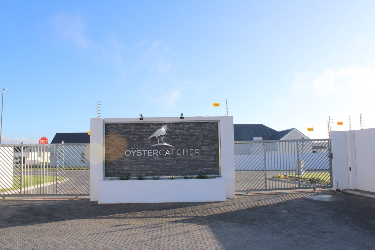 Die ingang na die Oystercatcher-ontwikkeling in Langebaan.