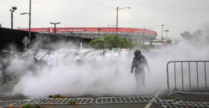 Wêreldbeker: Shakira betower te midde van chaos buite Estadio Azteca