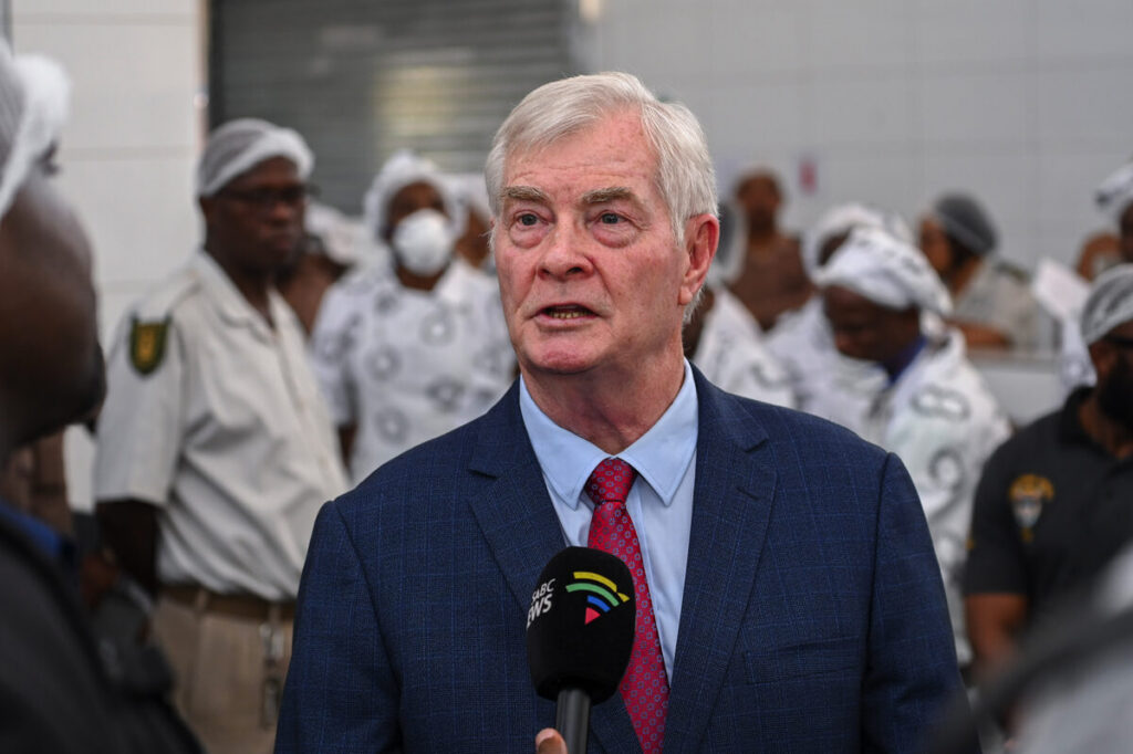 Dr. Pieter Groenewald, minister van korrektiewe dienste.