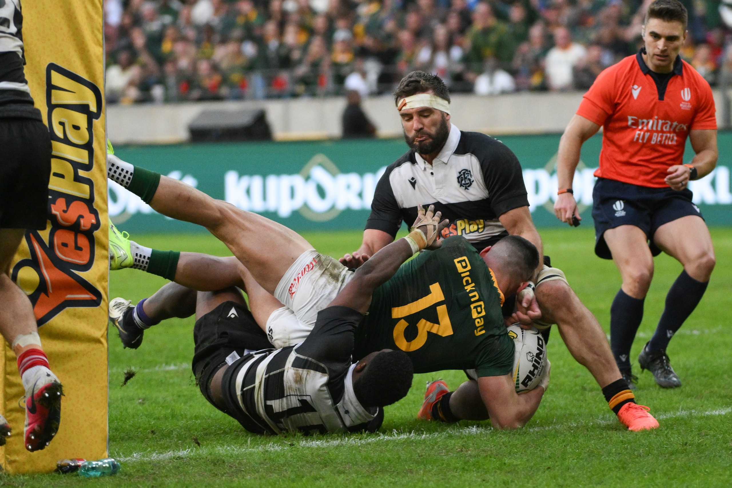 Jessie Kriel kuier onder die pale. Foto: X/@Springboks