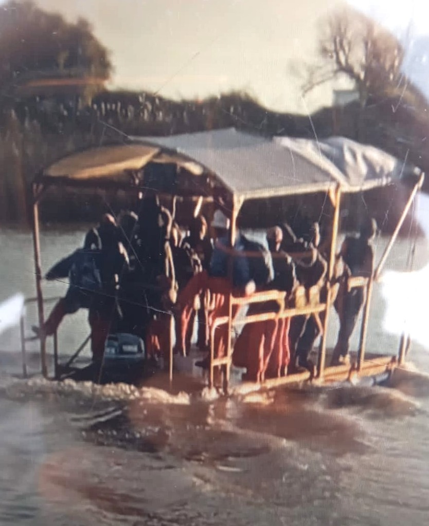 Die tuisgemaakte boot op die Vaalrivier.