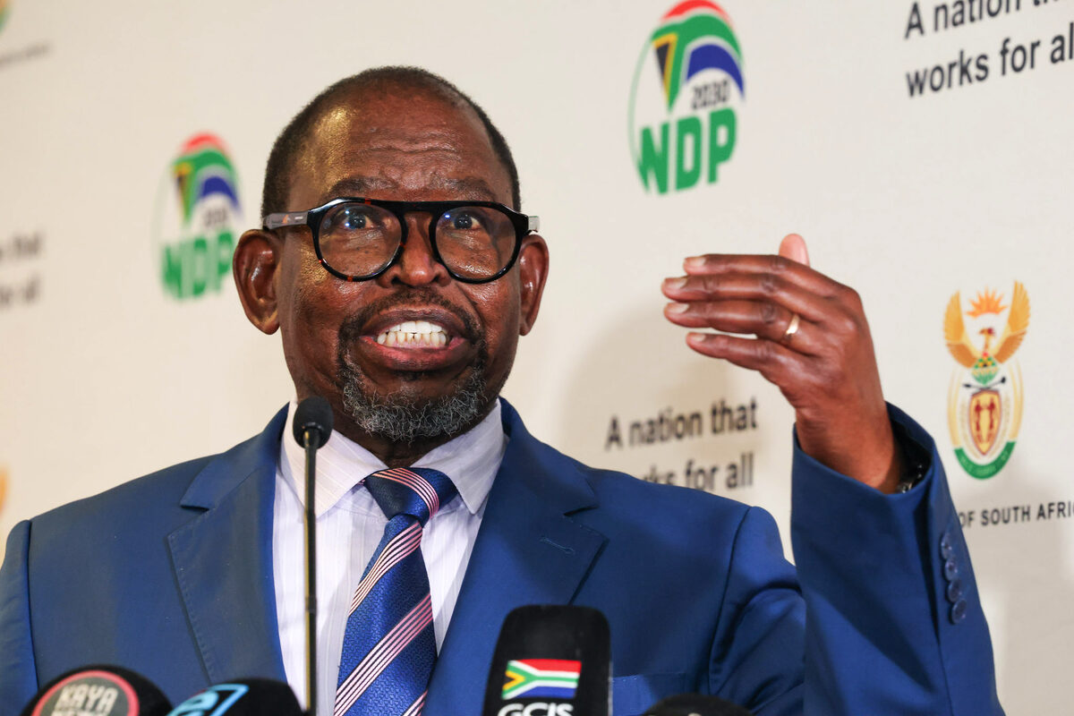 Enoch Godongwana, minister van finansies.