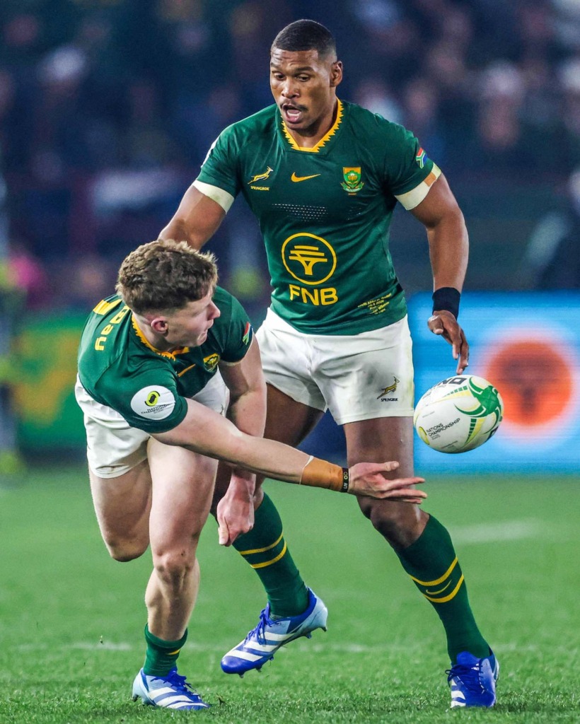 Bok-vleuel Ethan Hooker.