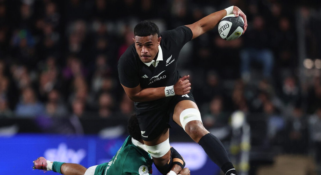 Die All Black-flank Tupou Vaa’i in aksie tydens sy span se wedstryd Saterdag teen Ierland op Edenpark in Auckland.