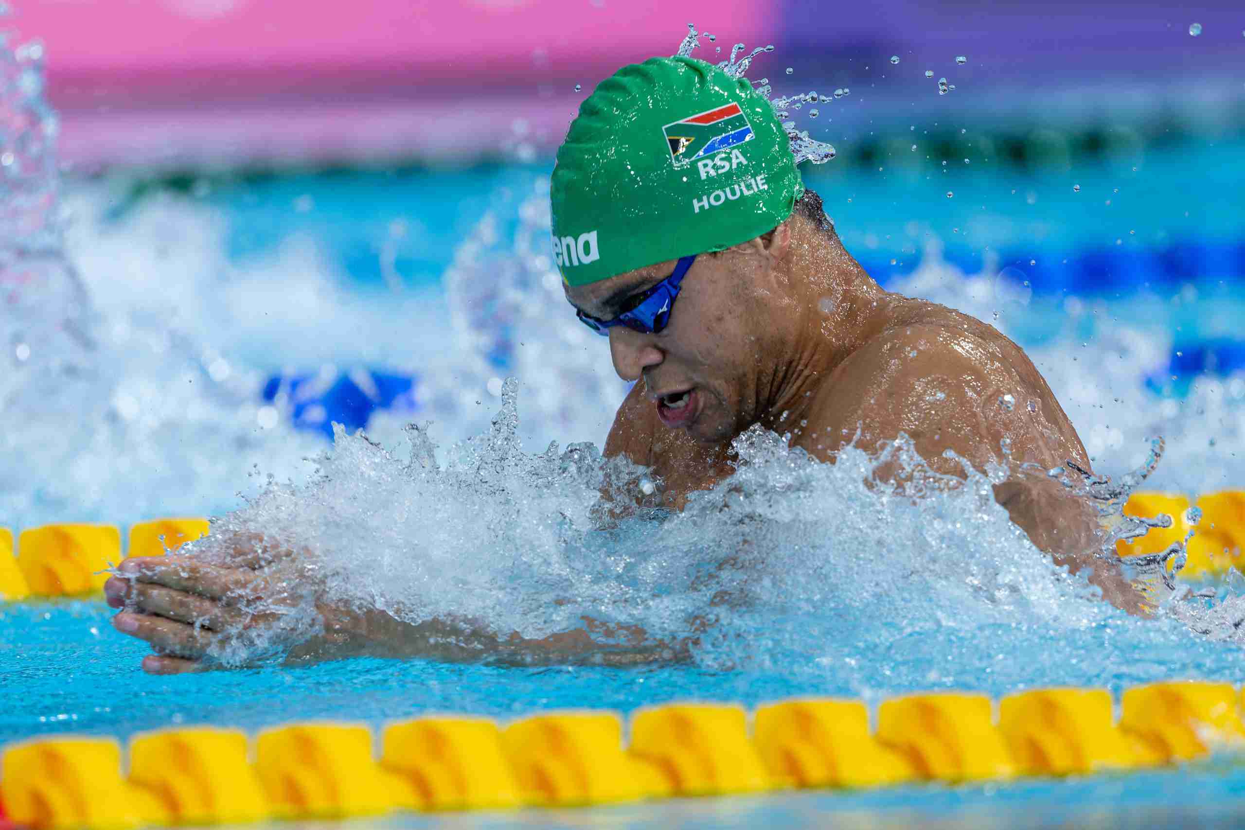 Nóg ‘n goue vir Pieter Coetzé en medalje-oes in swembad neem toe