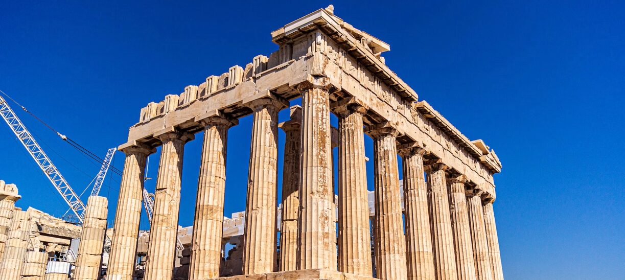 Die antieke Akropolis in Athene, waar twee Amerikaanse toeriste Dinsdagoggend kort ná opening in 'n mesaanval beseer is.