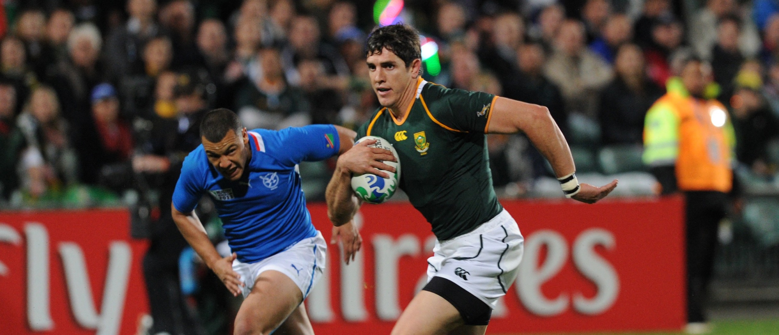 Oud-Bok Jaque Fourie hardloop met die bal tydens die Rugbywêreldbeker in 2011.