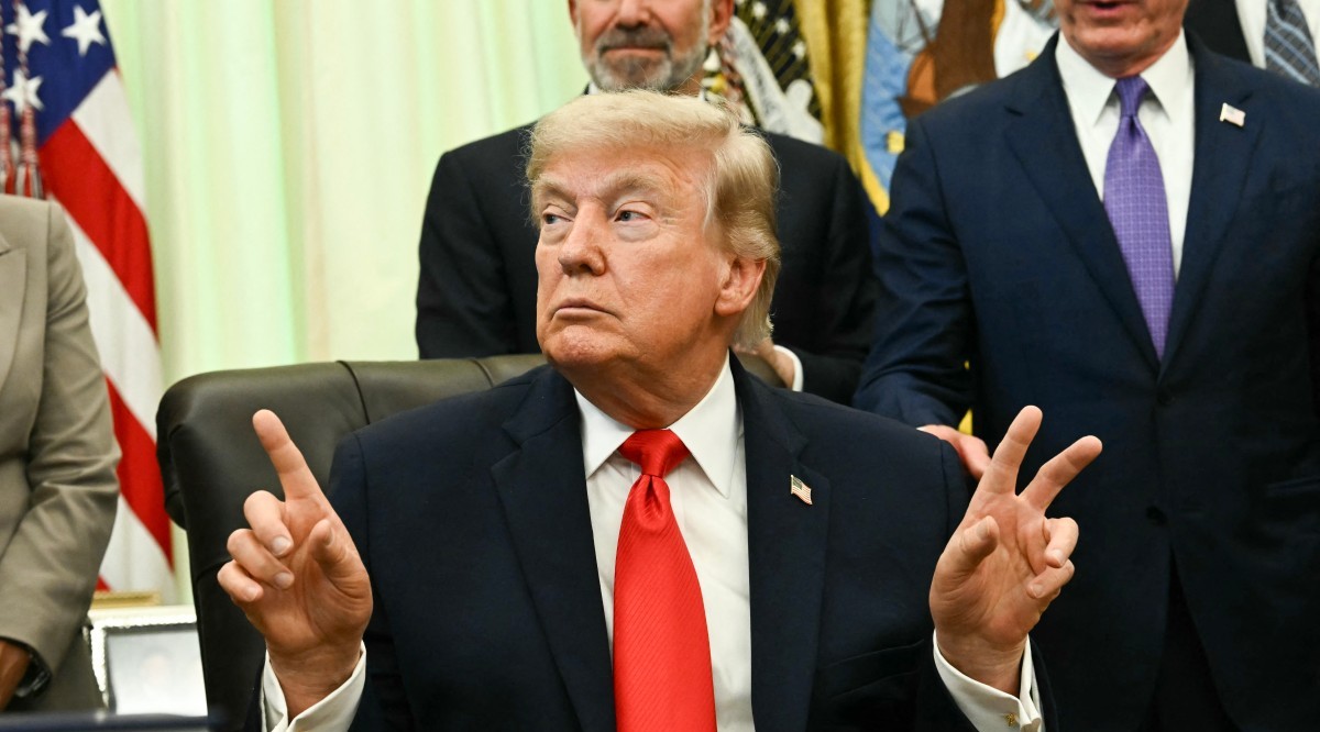 Amerikaanse president Donald Trump sê daar is geen gesprekke met Iran op die tafel nie.