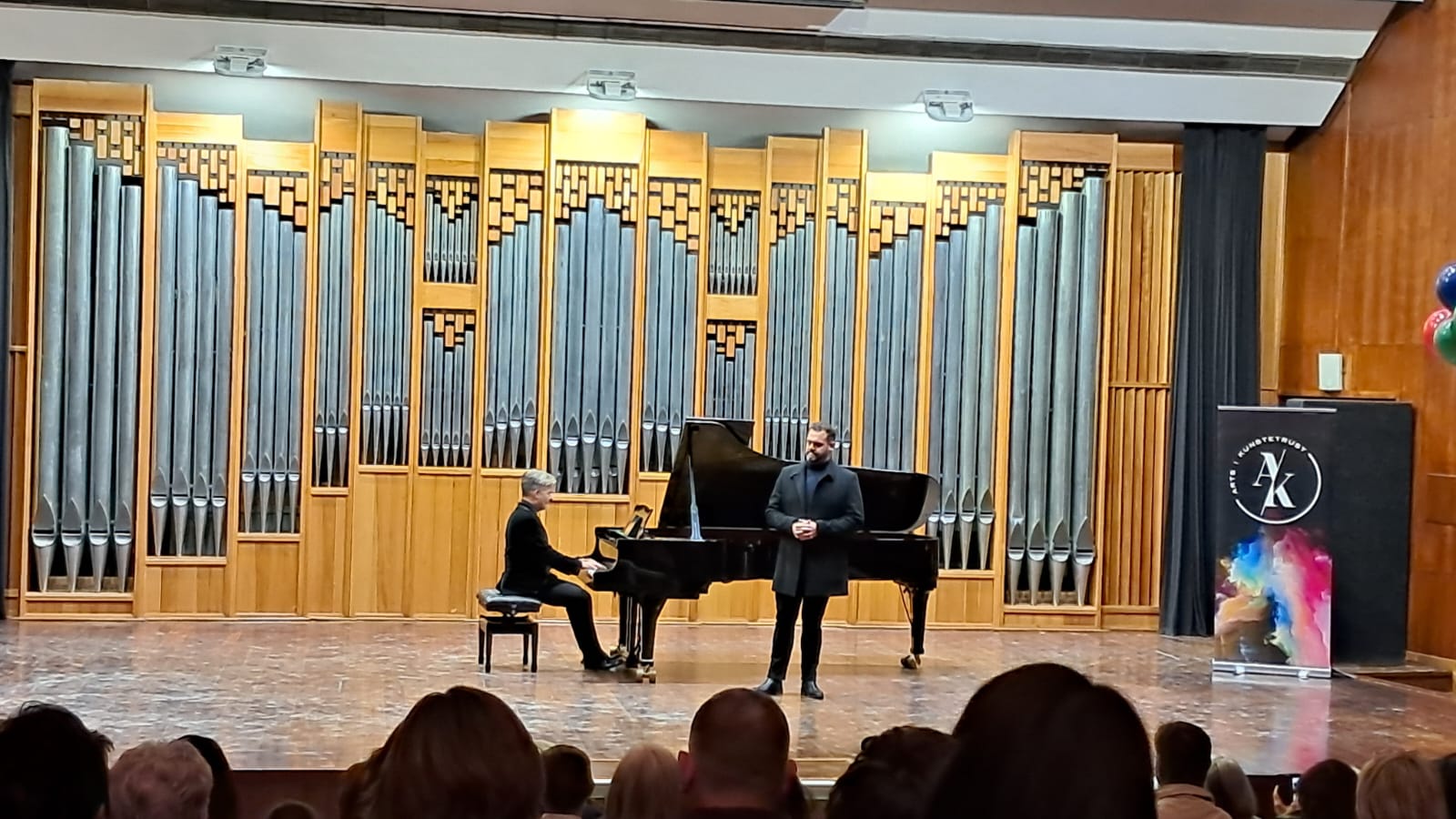 Corneil Müller en Charl du Plessis voer Édith Piaf se ‘Hymne à lámour’ op.