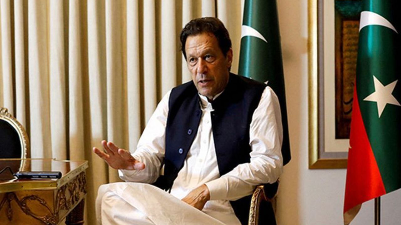 Imran Khan terug in tjoekie ná blits-hospitaalbesoek