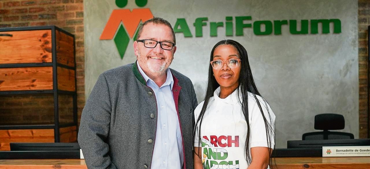 Kallie Kriel en Jacinta Ngobese-Zuma tydens hul eerste vergadering.