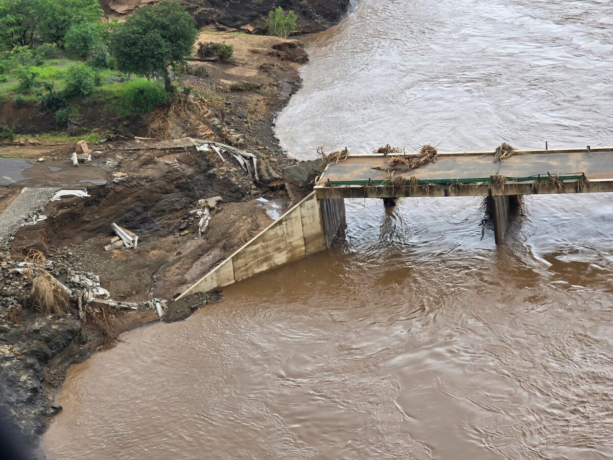 Die Letaba-hoogwaterbrug voor herstelwerk.