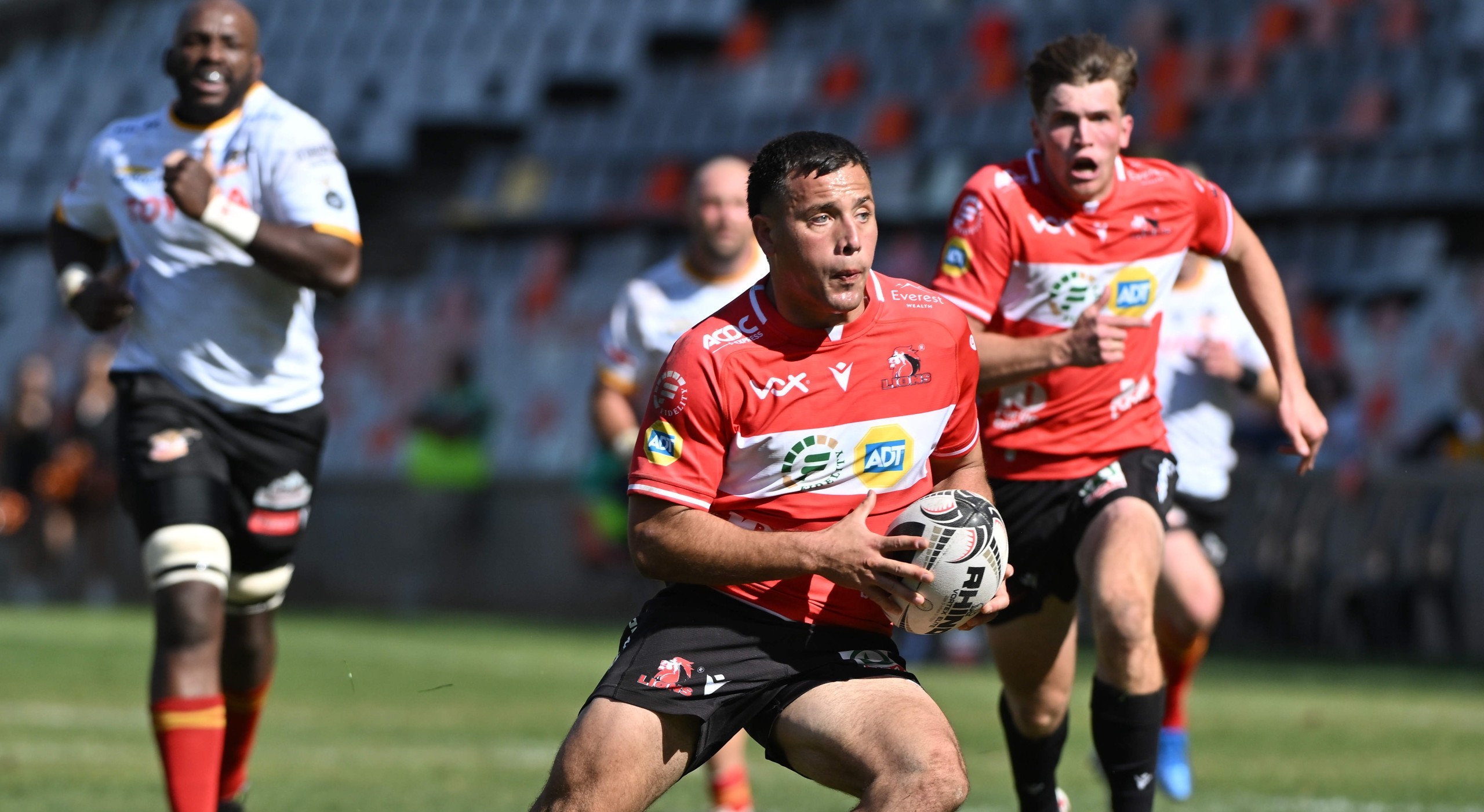 Die Lions se Rynhardt Jonker in aksie teen die Cheetahs.