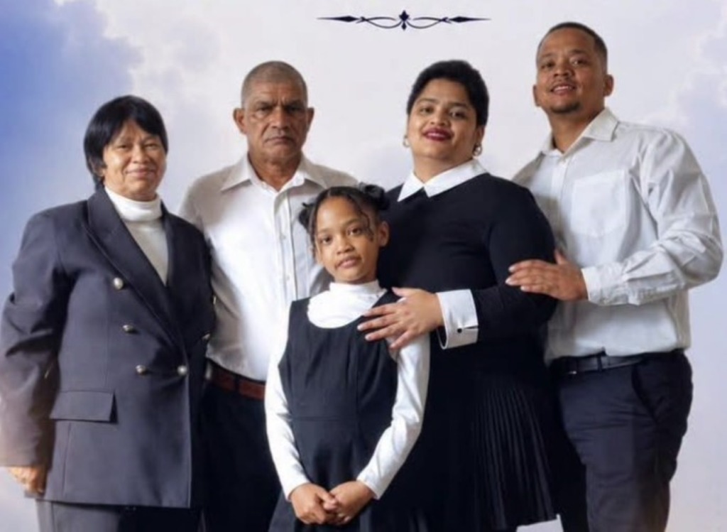 Die oorledenes is Regina, Chris en Rochelle Matthys, met Ettienne Cloete, asook hul dogter, Ethlin.