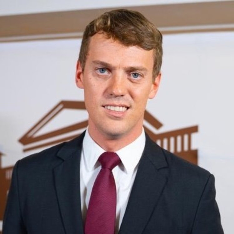 Burke het hom aan die parlement se finansiële komitee en finansiële groepering onttrek.