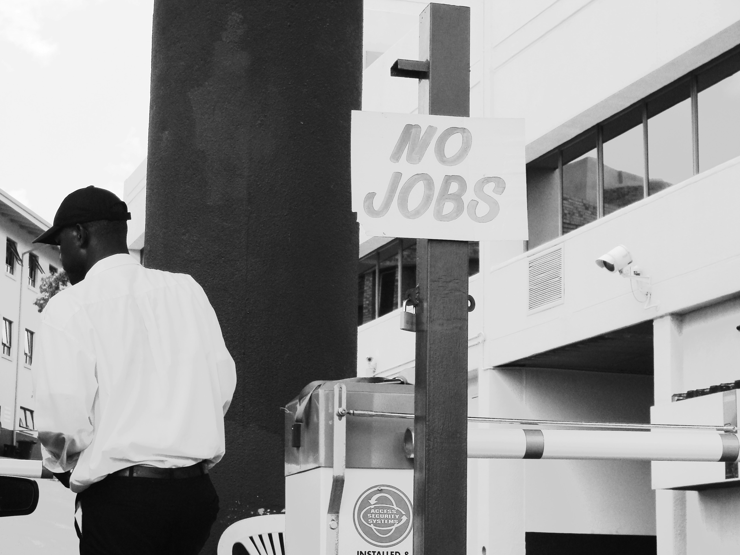 SA se werkloosheid styg tot 33,6% namate werkkrisis verdiep