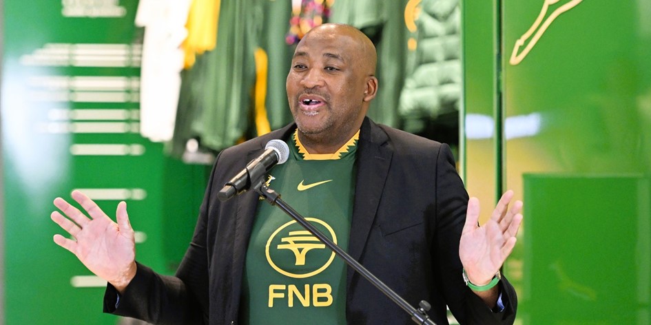 Gayton McKenzie, minister van sport, kuns en kultuur.