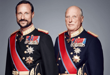 Noorweë se nuwe koning, Haakon VIII, en sy pa, wyle koning Harald. Foto: X