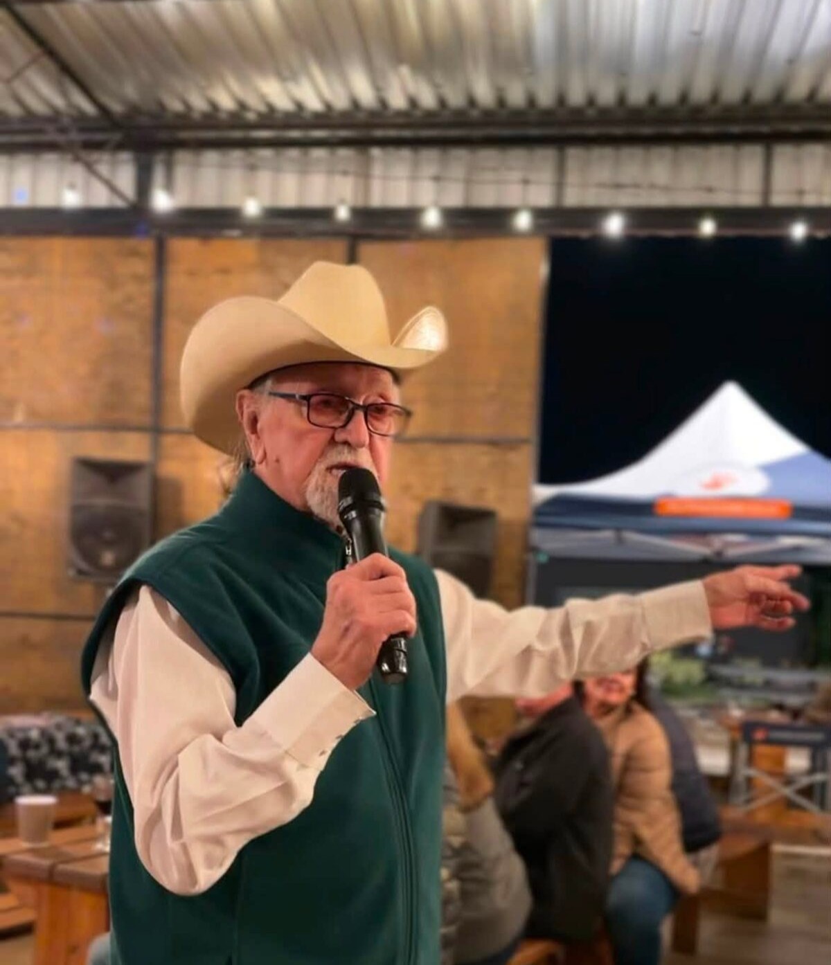 Countrysanger Tommy Dell.