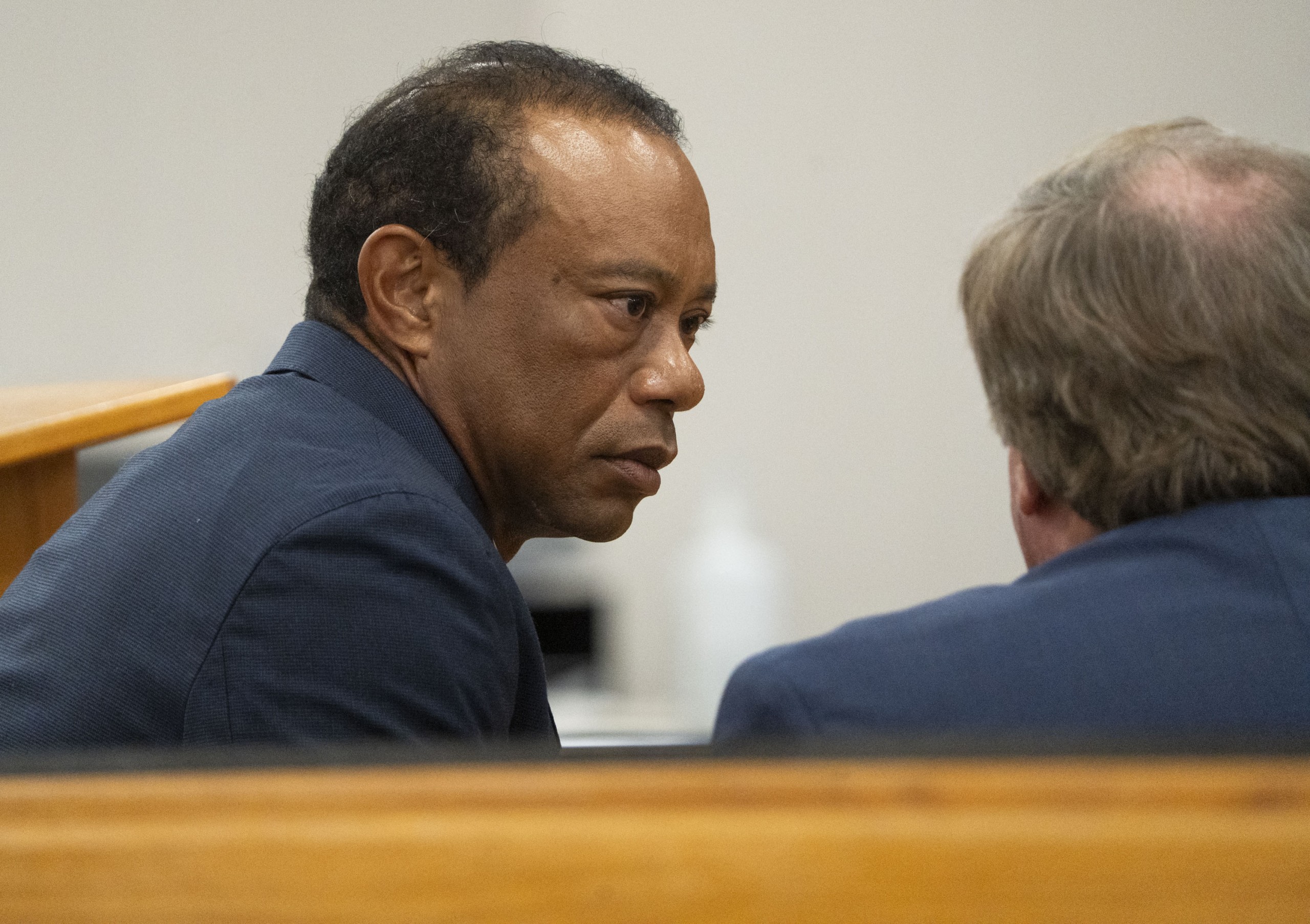 Die Amerikaanse gholfspeler Tiger Woods het vandag skuldig gepleit op aanklagte van bestuur onder die invloed.