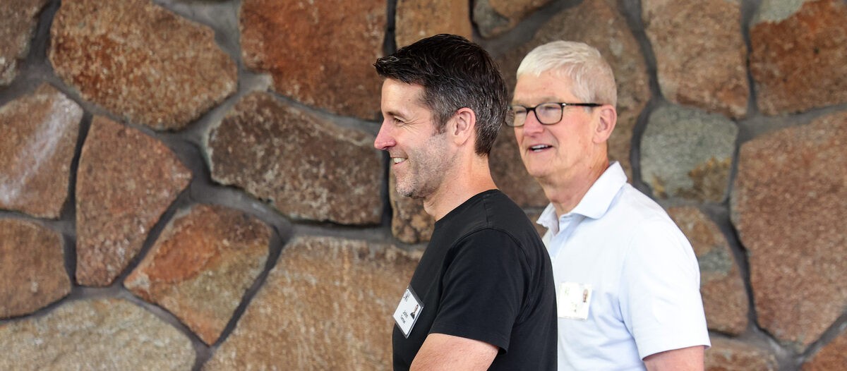 John Ternus en Tim Cook in Sun Valley, Idaho.