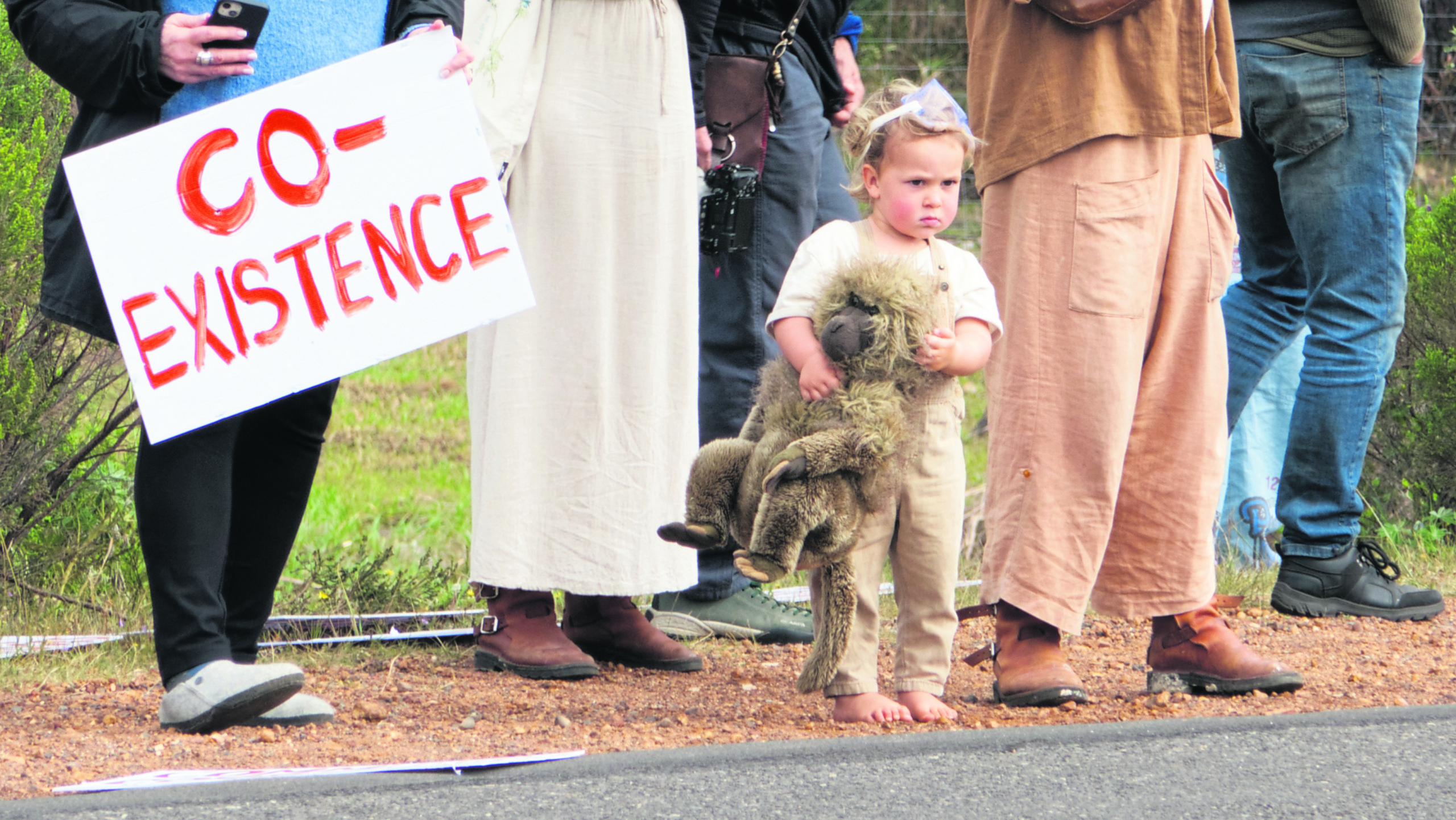 Die inwoners vra vir ‘vreedsame naasbestaan’. Foto: Megan Tempelhoff.