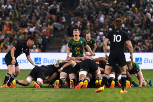 Bokke en All Blacks skop wedstryd in hoë rat